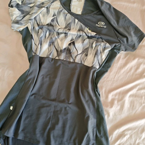 Sports shirt size S like new with bonus second shirt