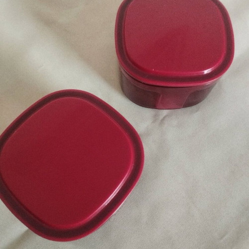 Tupperware set of 5 containers like new
