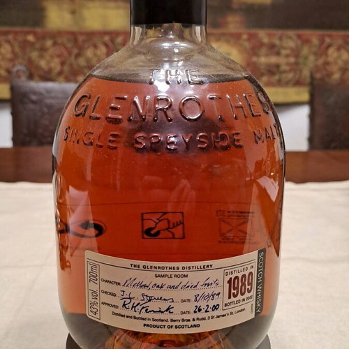 Glenrothes 1989 Vintage Scotch Whisky new with authentic metal base