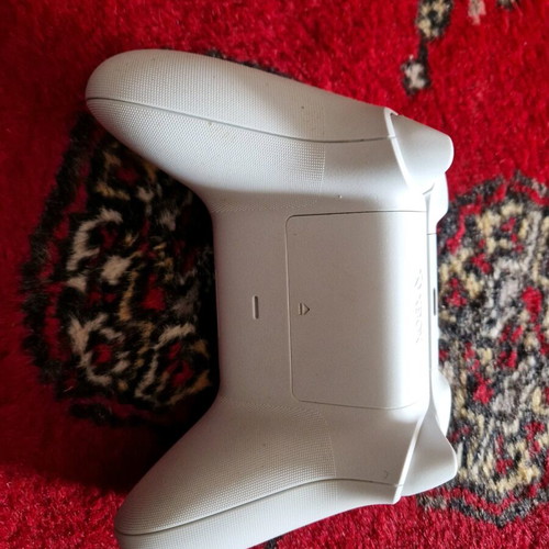 Xbox Series 500Gb like new with 2 controllers white and black