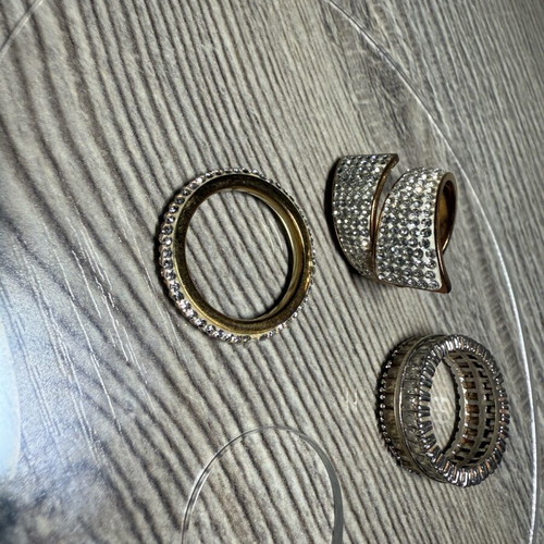 Set of 3 rings like new, gold color with stones