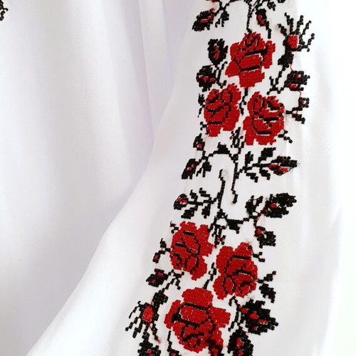 Blouse with embroidered flowers new, size M