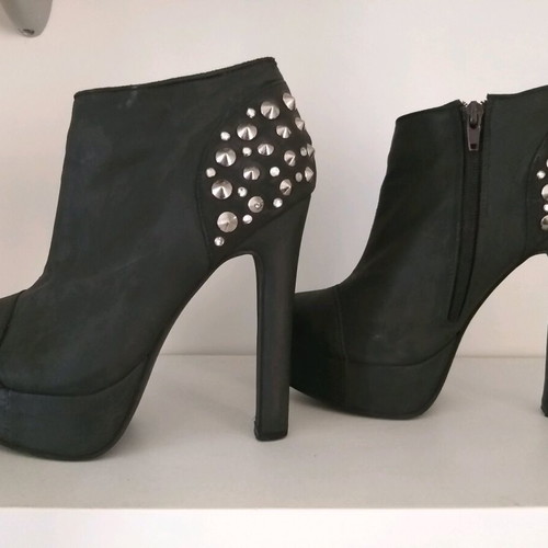 Black ankle boots like new with studs and rhinestones