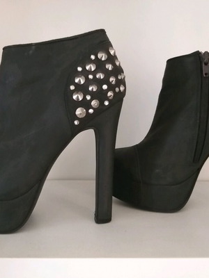 Black ankle boots like new with studs and rhinestones
