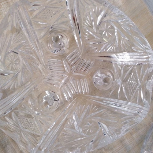 Vintage crystal bonbonniere with lid and three decorative feet
