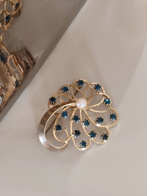 Vintage pin