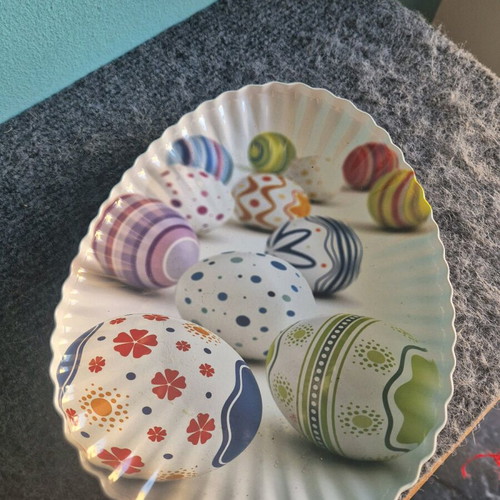 Metal tray with Easter eggs new