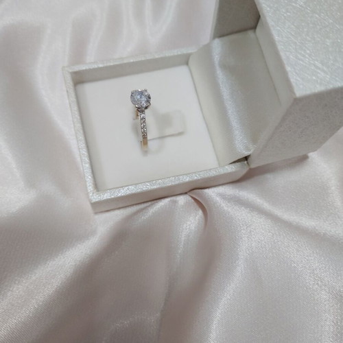 Two-tone 14k (585) solitaire ring size 52 like new, zircon stones