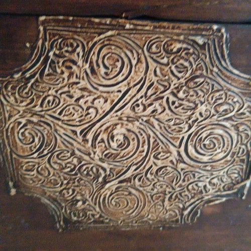 Wooden chest like new with decoration and spacious storage