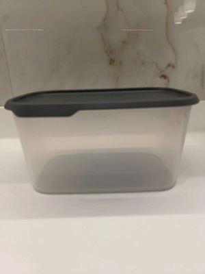 Tupperware container 2.8 liters new