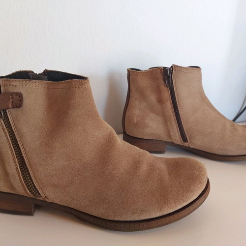 Leather women's boots suede beige like new, size 37