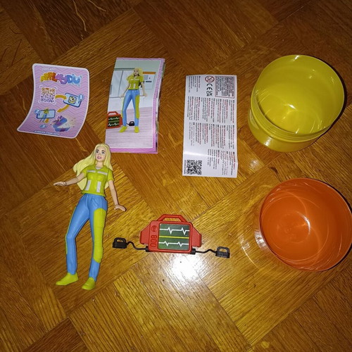Barbies plastic figure new with suitcase