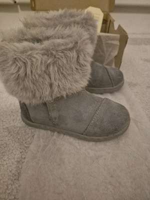 Toms fur boots grey like new, size 24.5