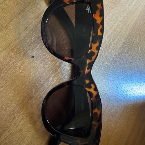 Sunglasses pack of 5 like new, various colors and brands