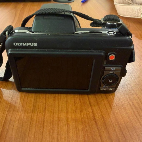 Olympus SP-800UZ 14MP Superzoom 30x digital camera