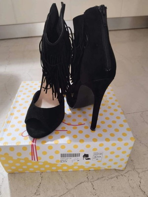 Black Voi&Noi fringe sandals like new, 13 cm heel, size 36