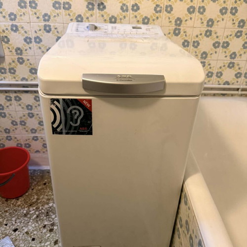 AEG Electrolux top loading washing machine like new, 6 kg