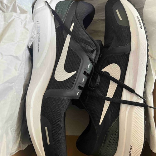Nike Air Zoom Vomero 16 DA7245-001 Black like new, size 45