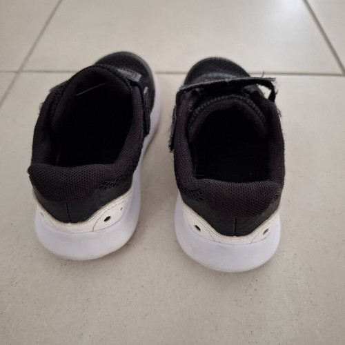 Under Armour Surge 3 kids' athletic shoes used, size 27, black