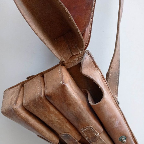 Leather ammo pouch WWII like new (World War II)