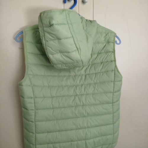 Women's sleeveless vest pistachio like new, size M