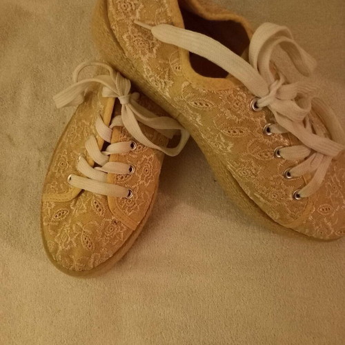 Athletic shoes like new, size 37