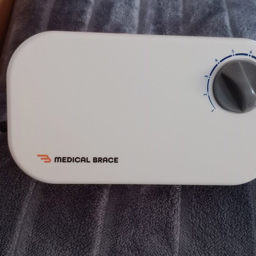 Tubular air mattress with electric air pump