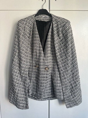FashionNova tweed cape-vest M/L like new, black and white