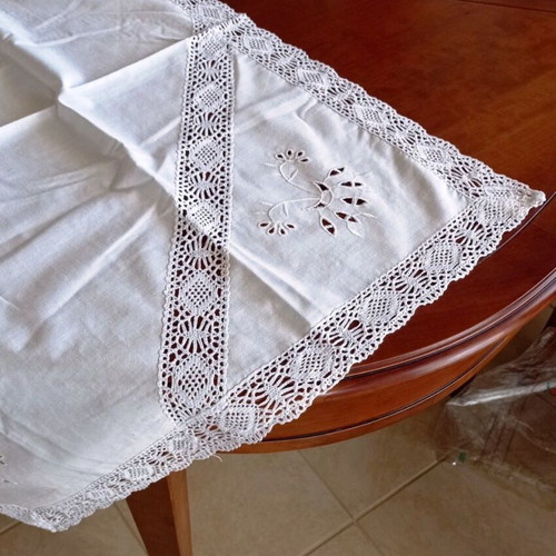 Vintage white tablecloth with lace and embroidery 79x77 cm like new