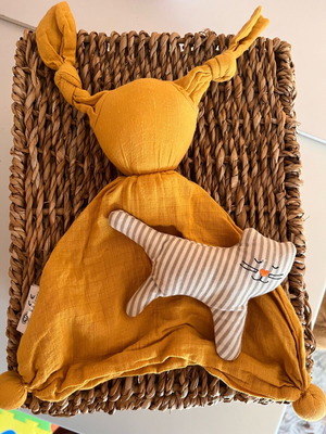 Comfort cloth and cat rattle made of cotton like new