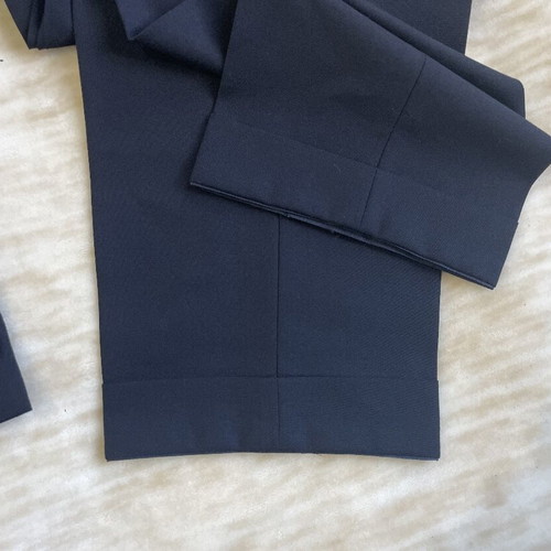 Hugo Boss men's wool suit gray No 50 like new