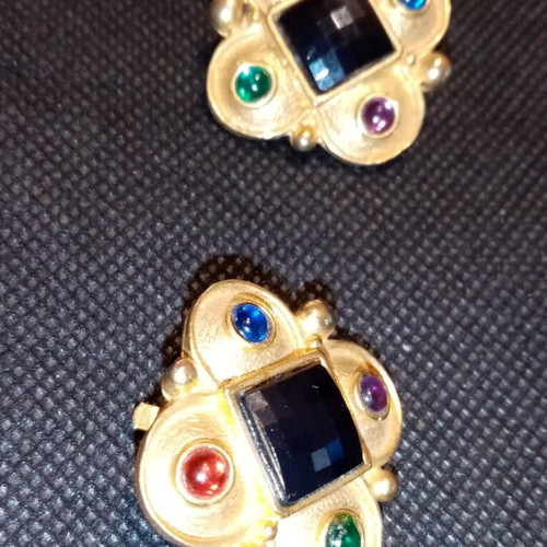 Vintage clip on earrings square gold tone, like new