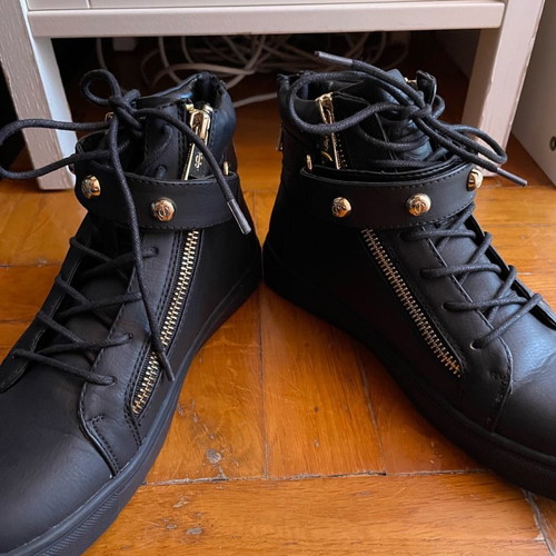 Juicy Couture boots used, black size 36 with studs and laces