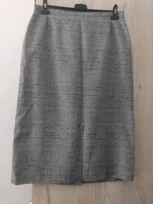 Skirt size L 40 12 like new