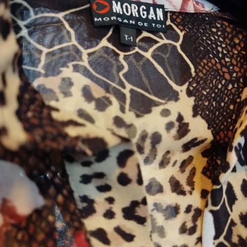 Morgan shirt with animal print and pink roses