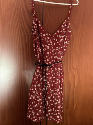 Floral dress burgundy Shein like new, size M