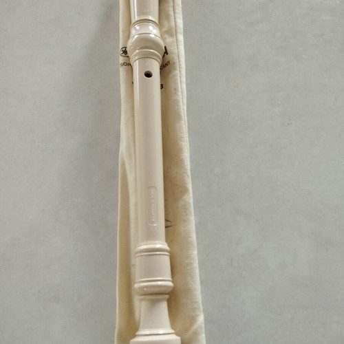 Yamaha YRS-23 soprano recorder with Method book by F. Nakas
