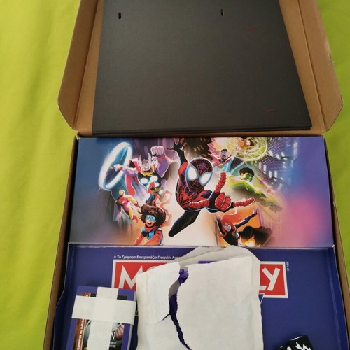 Monopoly Flip Edition Marvel like new