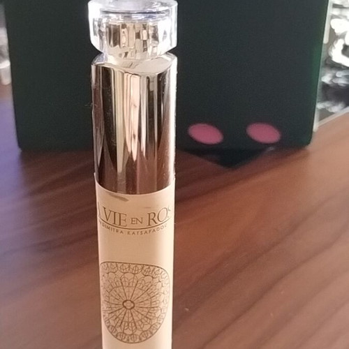 La Vie En Rose concealer 20 ml like new, porcelain shade