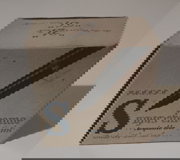 Τιρκουάζ μπλε μελάνι "PARKER-SUPER CHROME", σε γυάλινο μπουκάλι στο κουτί του.