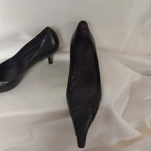 Pura Lopez leather pointed toe pumps like new, black, size 38