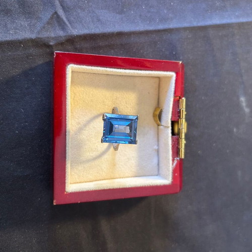 Silver 925 ring with blue stone like new