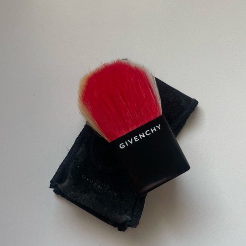 Givenchy blush brush new with velvet case