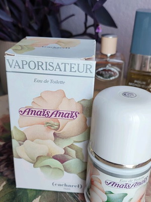 Vintage Anais Anais perfume new in perfect condition