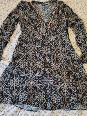 Pepper & Mint women's dress black like new, size L