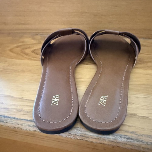 Zara women's flat brown leather sandals size 41 like new