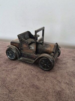 Metal decorative car-shaped pencil sharpener like new