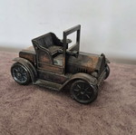 Metal decorative car-shaped pencil sharpener like new