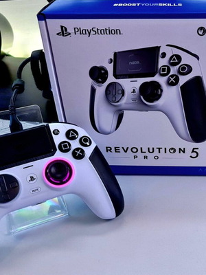 NACON Revolution 5 Pro χειριστήριο σαν καινούργιο, άσπρο/μαύρο