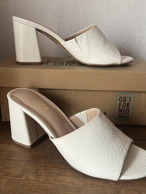 Дамски сандали Doca като нови, бели, номер 38